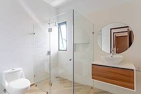 Oasis Yaaxlum Studios lock off