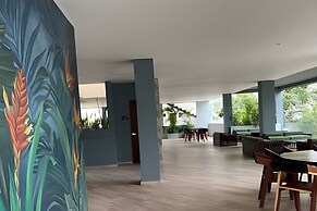 Oasis Yaaxlum Studios lock off