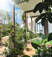 Oasis Yaaxlum Studios lock off