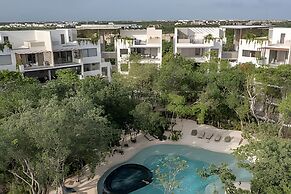 Oasis Yaaxlum Studios lock off