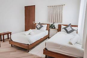 Oasis Yaaxlum Studios lock off