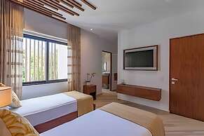 Oasis Yaaxlum Studios lock off