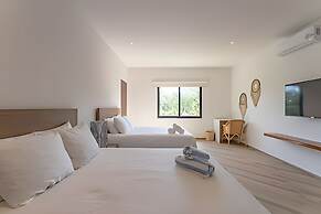 Oasis Yaaxlum Studios lock off