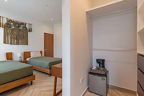 Oasis Yaaxlum Studios lock off