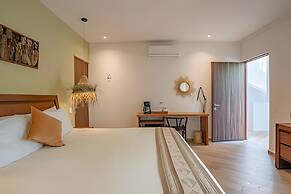 Oasis Yaaxlum Studios lock off