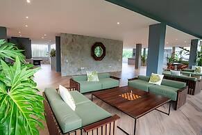 Oasis Yaaxlum Studios lock off