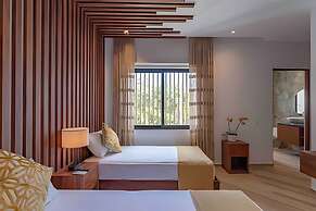 Oasis Yaaxlum Studios lock off