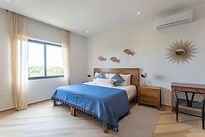 Oasis Yaaxlum Studios lock off