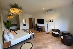 Oasis Yaaxlum Studios lock off