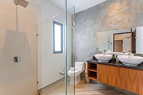 Oasis Yaaxlum Studios lock off