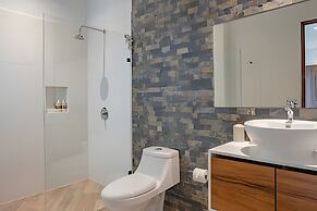 Oasis Yaaxlum Studios lock off