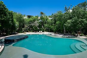 Oasis Yaaxlum Studios lock off