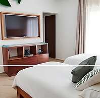 Oasis Yaaxlum Studios lock off