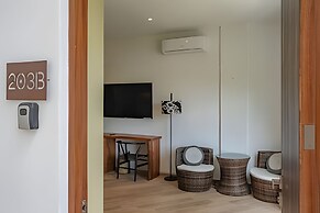 Oasis Yaaxlum Studios lock off