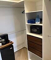 Oasis Yaaxlum Studios lock off