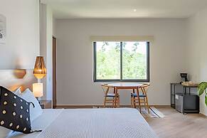 Oasis Yaaxlum Studios lock off