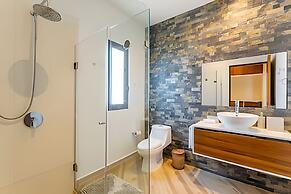 Oasis Yaaxlum Studios lock off