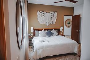 Oasis Yaaxlum Studios lock off