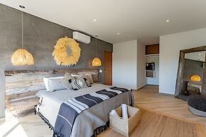 Oasis Yaaxlum Studios lock off