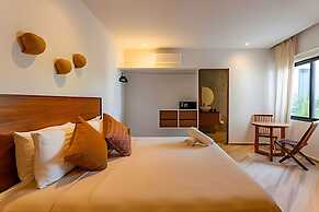 Oasis Yaaxlum Studios lock off