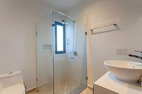 Oasis Yaaxlum Studios lock off