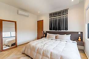 Oasis Yaaxlum Studios lock off