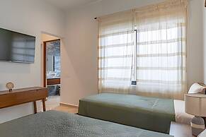 Oasis Yaaxlum Studios lock off