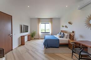 Oasis Yaaxlum Studios lock off