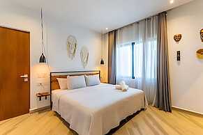 Oasis Yaaxlum Studios lock off