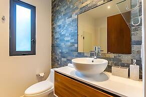 Oasis Yaaxlum Studios lock off