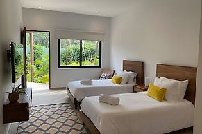 Oasis Yaaxlum Studios lock off