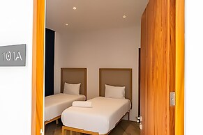 Oasis Yaaxlum Studios lock off