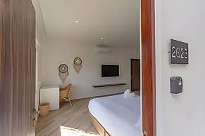 Oasis Yaaxlum Studios lock off