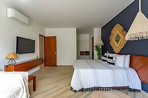 Oasis Yaaxlum Studios lock off