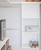 Oasis Yaaxlum Studios lock off