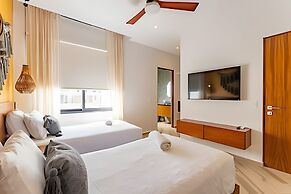 Oasis Yaaxlum Studios lock off