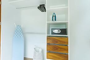 Oasis Yaaxlum Studios lock off