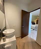 Oasis Yaaxlum Studios lock off