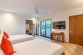 Oasis Yaaxlum Studios lock off