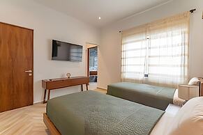 Oasis Yaaxlum Studios lock off