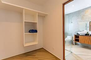 Oasis Yaaxlum Studios lock off