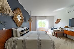 Oasis Yaaxlum Studios lock off