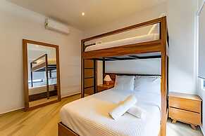 Oasis Yaaxlum Studios lock off