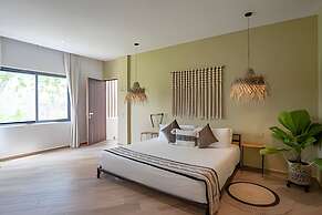 Oasis Yaaxlum Studios lock off