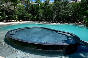 Oasis Yaaxlum Studios lock off