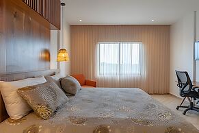 Oasis Yaaxlum Studios lock off