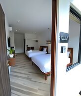 Oasis Yaaxlum Studios lock off