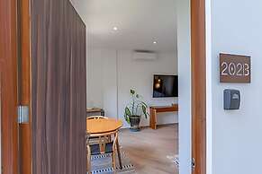 Oasis Yaaxlum Studios lock off