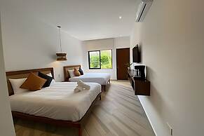 Oasis Yaaxlum Studios lock off