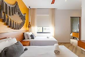 Oasis Yaaxlum Studios lock off